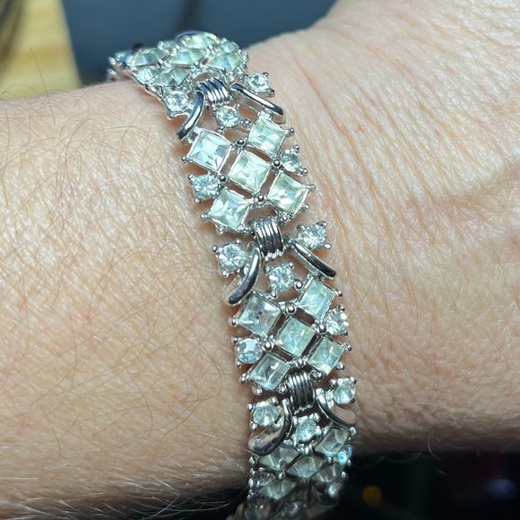 CROWN TRIFARI RHINESTONE BRACELET - Picture 1 of 5